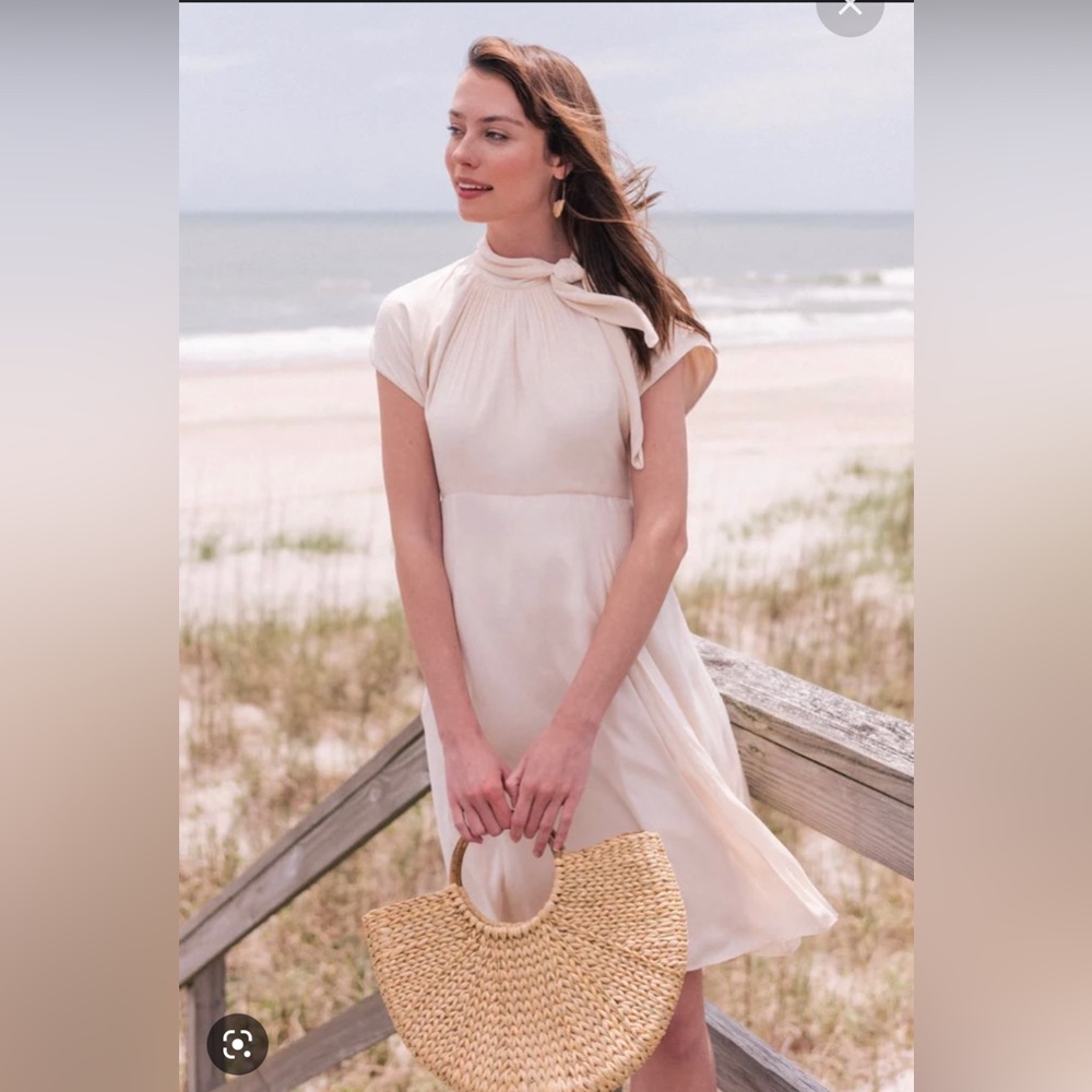 GAL MEETS GLAM Cream Dress